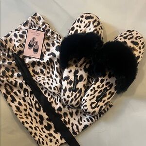 Victoria's Secret Animal Print house slippers with Black Accents size 9-10